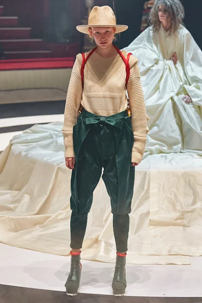 Look 9